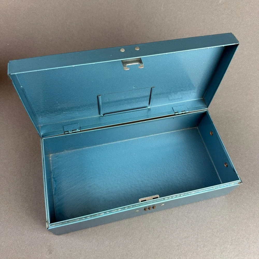 Unbranded vintage metal